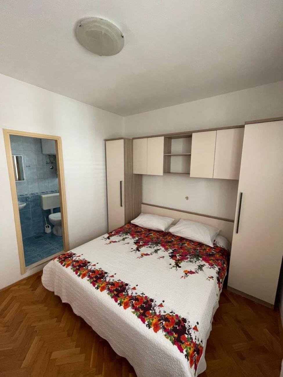 Apartment Martina Tučepi エクステリア 写真